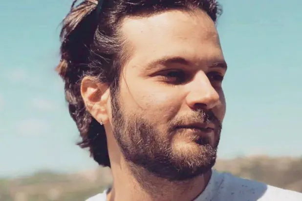 إلى جانب الغناء والتلحين يتمتع زياد بموهبة التمثيل (زياد صليبا)