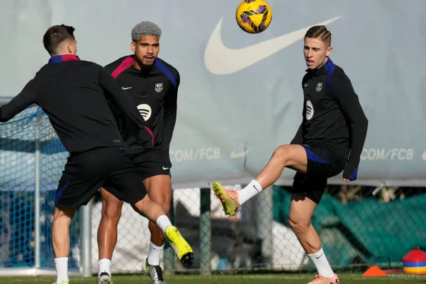 من تدريبات برشلونة استعدادا للقمة الإسبانية (إ.ب.أ)