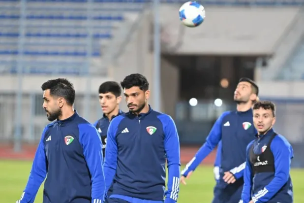 لاعبو الكويت خلال تدريباتهم الأخيرة استعدادا لموقعة عمان (المنتخب الكويتي)