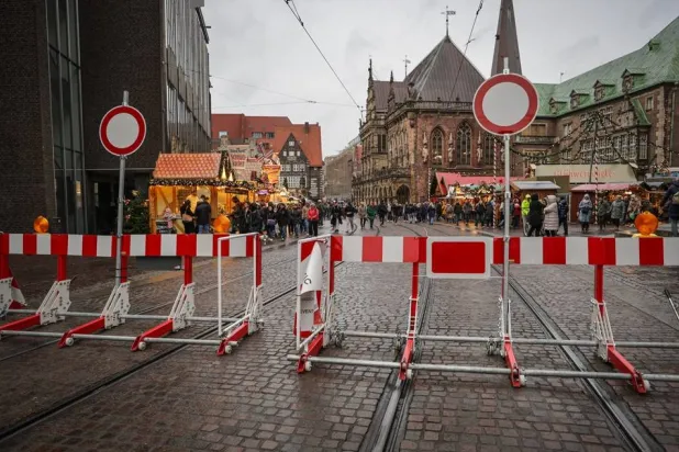 21 December 2024, Bremen: Mobile barriers secure the streetcar tracks at the Christmas market in Bremen, after the Magdeburg's Christmas market attack the day before. (dpa) 
