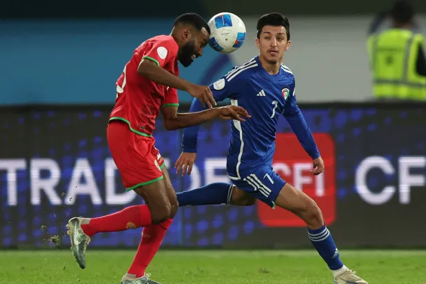 من مباراة الكويت وعمان الافتتاحية (رويترز)