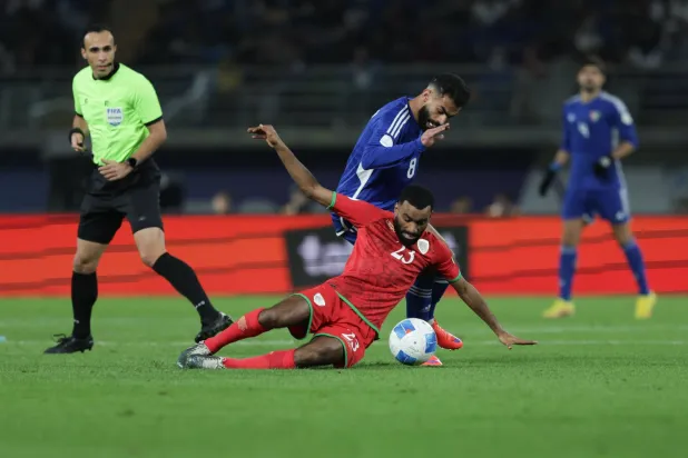 الطريس خلال إدارته المباراة الافتتاحية في بطولة الخليج (خليجي 26)