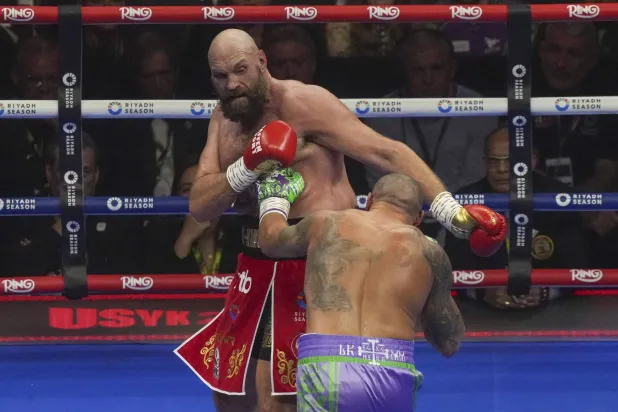 مواجهة أوسيك وفيوري في الرياض طرحت كثيراً من الأسئلة (أ.ب)