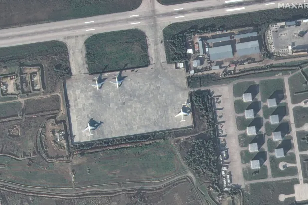 صورة جوية لقاعدة حميميم الجوية التي تديرها روسيا في سوريا... 15 ديسمبر 2024 (رويترز)