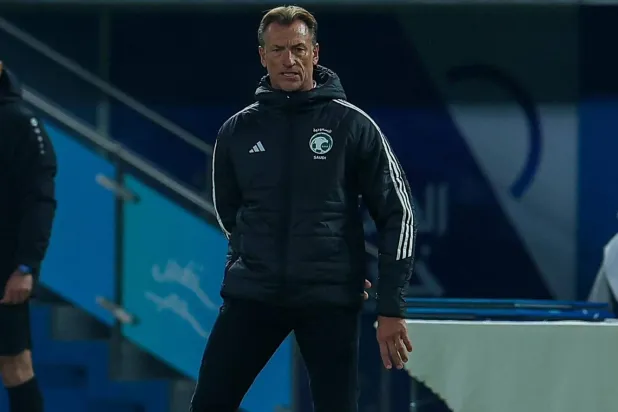 رينارد اجتمع باللاعبين قبل انطلاق المران (المنتخب السعودي)