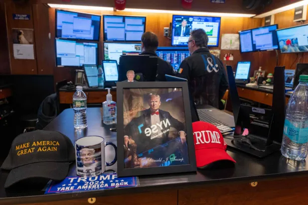 صورة لدونالد ترمب في بورصة نيويورك (أ.ف.ب)