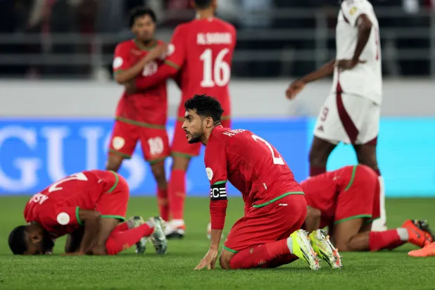 فرحة عُمانية في شباك قطر (رويترز)