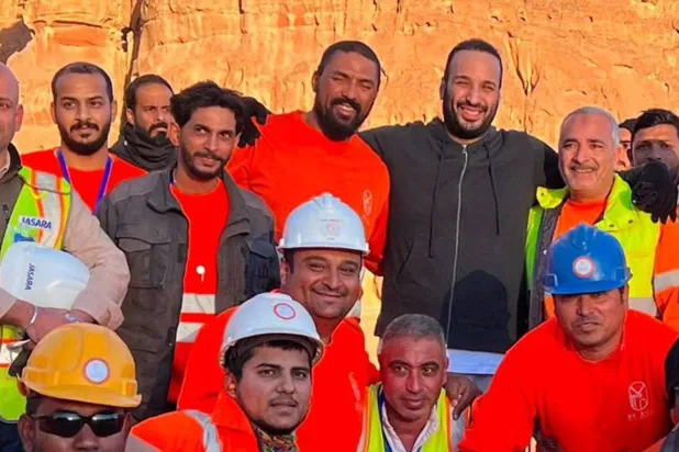 محمد بن سلمان يزور مشروع منتجع «شرعان» في العلا