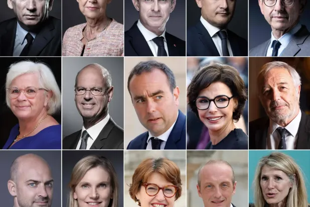 Yeni Başbakan François Bayrou  (ilk solda) ve yeni hükümetindeki bakanlar (AFP)