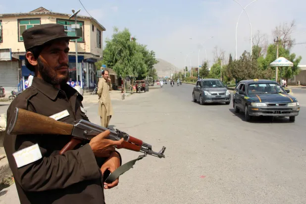 ما وراء سقوط أفغانستان: ميليشيات مدعومة من واشنطن أسوأ من «طالبان»
