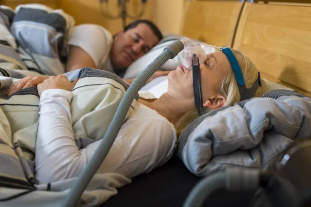 جهاز "ضغط مجرى الهواء الإيجابي المستمر" لمرضى انقطاع النفس الانسدادي