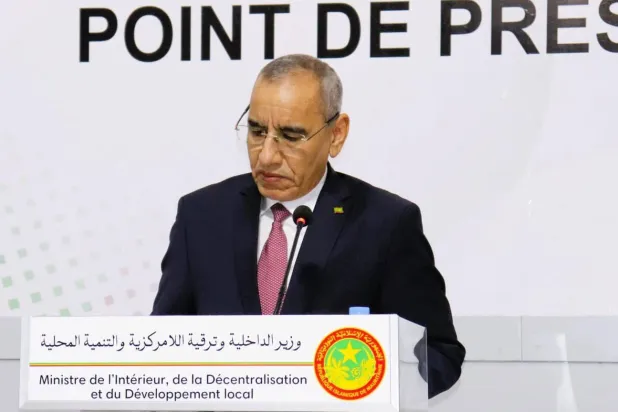 وزير الداخلية الموريتانية خلال شرحه للتعديلات على قانون الأحزاب السياسية (وزارة الداخلية الموريتانية)