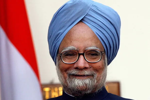 رئيس الوزراء الهندي مانموهان سينغ قبل اجتماعه مع الرئيس الصيني هو جين تاو في نيودلهي 21 نوفمبر 2006 (رويترز)