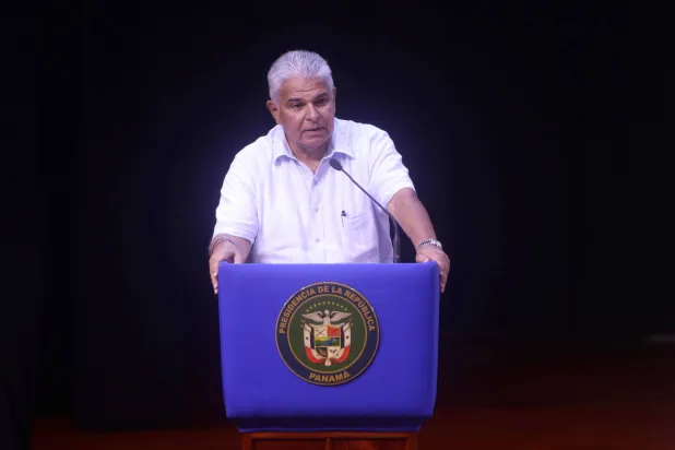 الرئيس البنمي خوسيه راوول مولينو (إ.ب.أ)