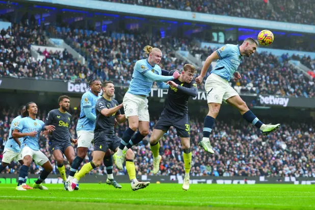 فريق السيتي عانى كثيراً بسبب الإصابات وانخفاض أداء كثير من اللاعبين (رويترز)