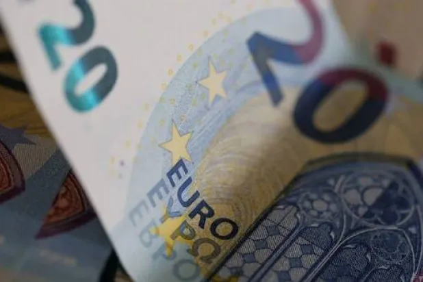 ورقة نقدية من فئة الـ20 يورو (رويترز)