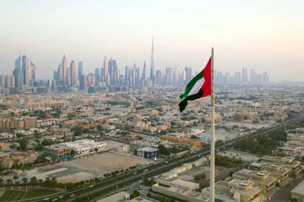 علم الإمارات في دبي (الشرق الأوسط)