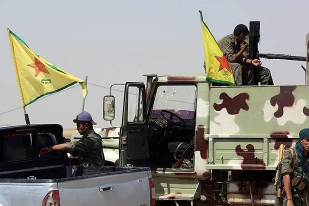 «قسد» تواصل القتال على محور سد تشرين ضد الفصائل الموالية لتركيا بعدما سيطرت على منبج (غيتي)