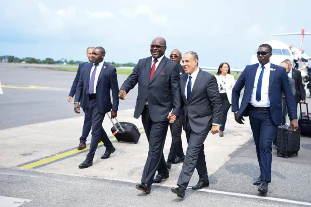 وزير الخارجية والتكامل دون الإقليمي والغابونيين بالخارج ريجيه أونانجا ندياي خلال استقبال عبد العاطي (الخارجية المصرية)