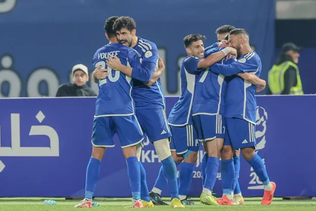 لاعبو الكويت يحتفلون يهدفهم في مرمى قطر (خليجي 26)