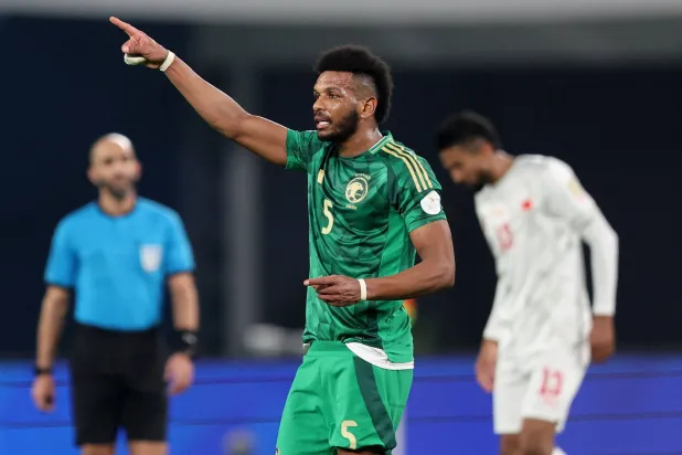 علي البليهي مدافع المنتخب السعودي (رويترز)