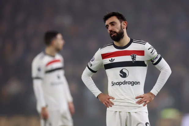 قائد مانشستر يونايتد تعرض للكثير من الانتقادات هذا الموسم (رويترز)