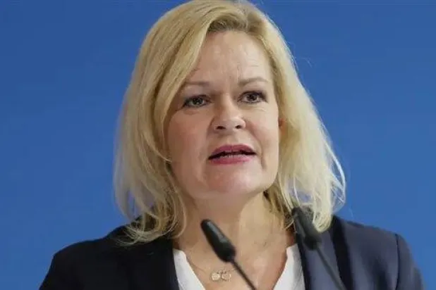 نانسي فيزر وزيرة الداخلية الألمانية «متداولة»