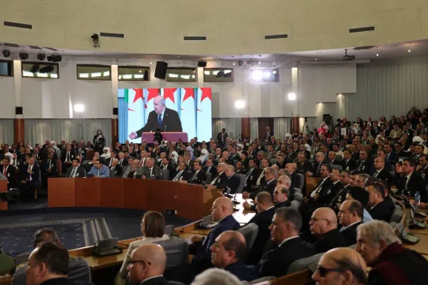 الرئيس تبون أثناء خطابه أمام أعضاء البرلمان (الرئاسة)