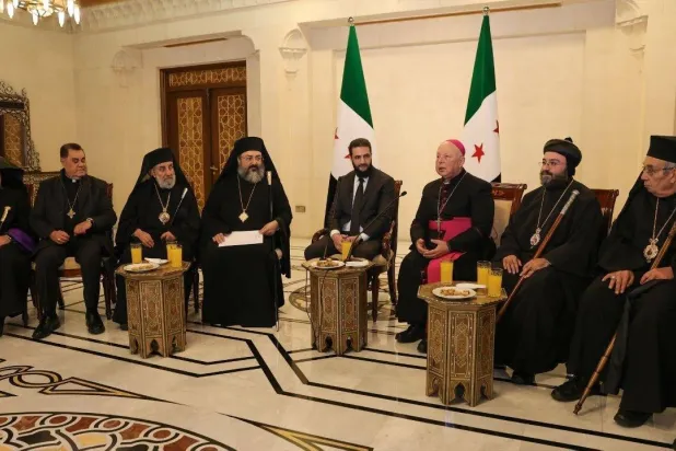 أحمد الشرع يلتقي وفداً من الطائفة المسيحية في دمشق (الإدارة السورية الجديدة)