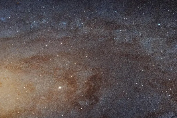 Andromeda'nın yaklaşık 4,5 milyar yıl sonra Samanyolu'yla çarpışması bekleniyor (NASA)