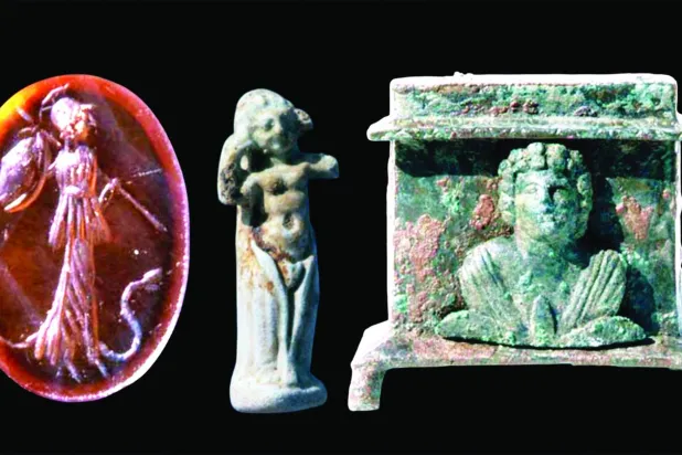 ثلاث قطع أثرية من موقع الدُّور في أم القيوين