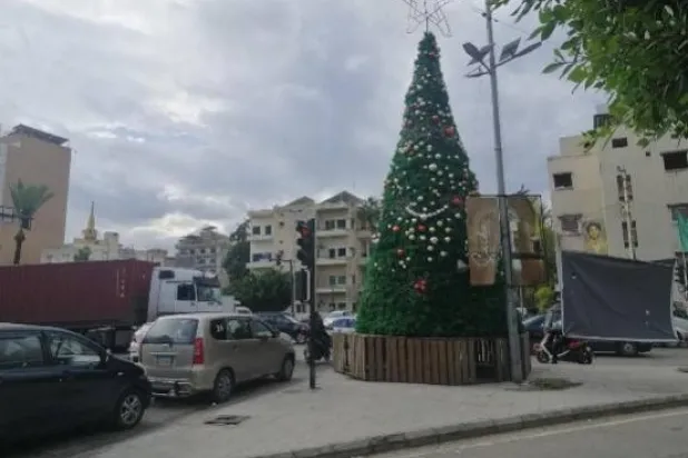 صورة لشجرة عيد ميلاد في صيدا ديسمبر 2023 (متداولة)