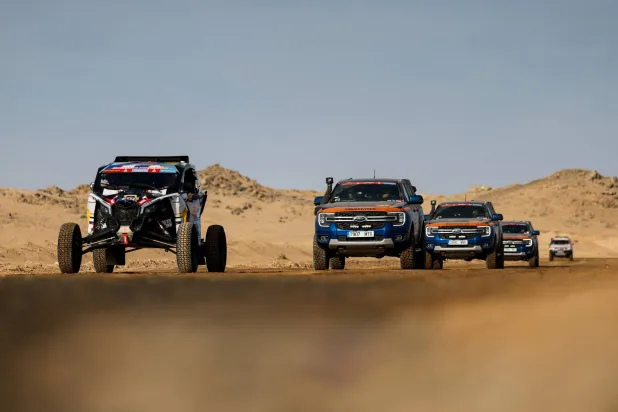 يتضمن «رالي داكار السعودية 2025» اثنتي عشرة مرحلة مثيرة (رويترز)