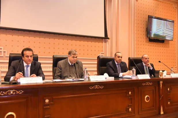 مناقشات لجنة الصحة بالبرلمان المصري لمشروع قانون المسؤولية الطبية (وزارة الصحة المصرية)