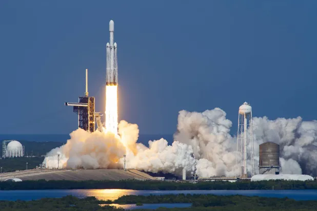 صاروخ «فالكون 9» التابع لشركة «سبيس إكس» (حساب الشركة عبر منصة «إكس»)