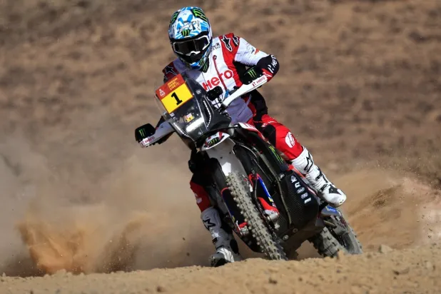 الأسترالي دانييل ساندرز تصدر فئة الدراجات النارية (أ.ف.ب)