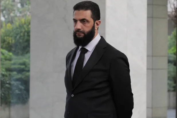 قائد الإدارة الجديدة في سوريا أحمد الشرع (رويترز)