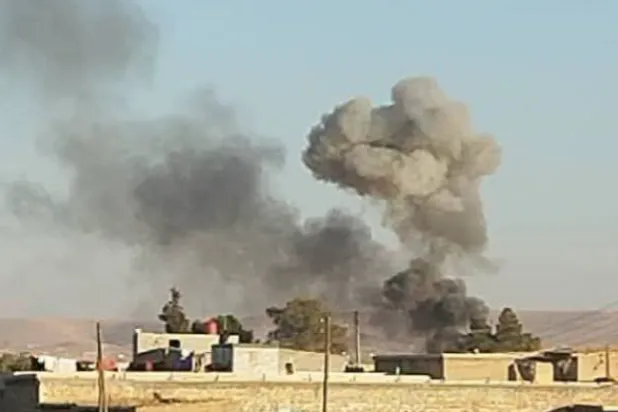 Münbiç'in güneydoğusuna hava saldırılarından bir kare  (Suriye Gözlemevi)