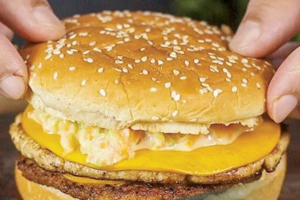 برغر دجاج لشيف أحمد إسماعيل (الشرق الأوسط)