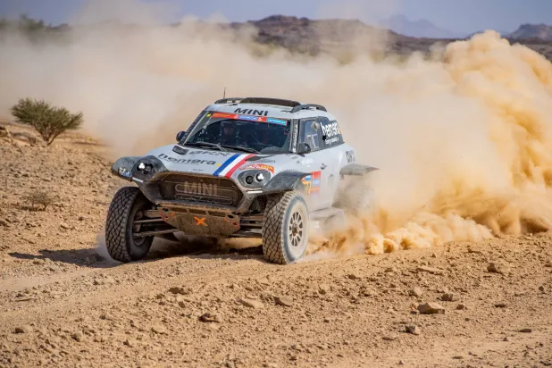 المرحلة الأولى كانت حذرة بالنسبة للكثير من المتسابقين (إ.ب.أ)