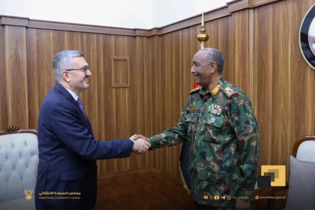 Abdulfettah el Burhan, dün Port Sudan’da Türkiye Dışişleri Bakan Yardımcısı Burhaneddin Duran'ı kabul etti  (Sudan Kadın Konseyi/Facebook)