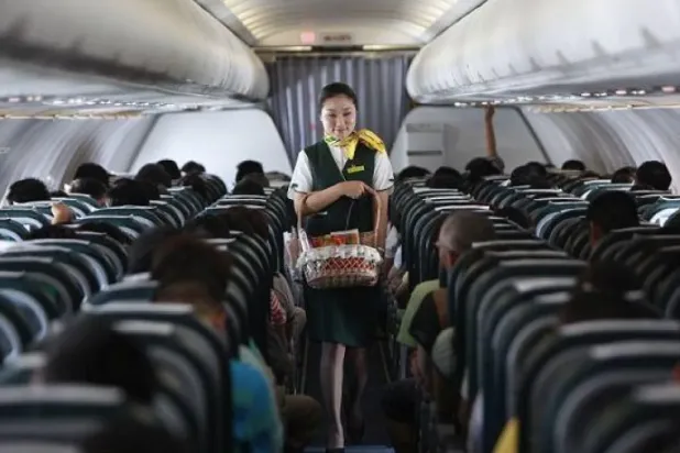 يعتقد كثيرون أن الجلوس بمؤخرة الطائرة أكثر أماناً من الجلوس في المقدمة (رويترز)