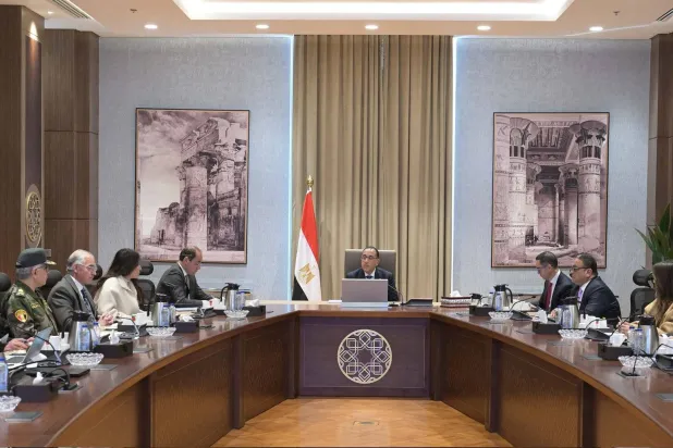 مدبولي مترئساً اجتماعاً لمتابعة إجراءات طرح شركتَي «صافي» و«وطنية» (رئاسة الحكومة)