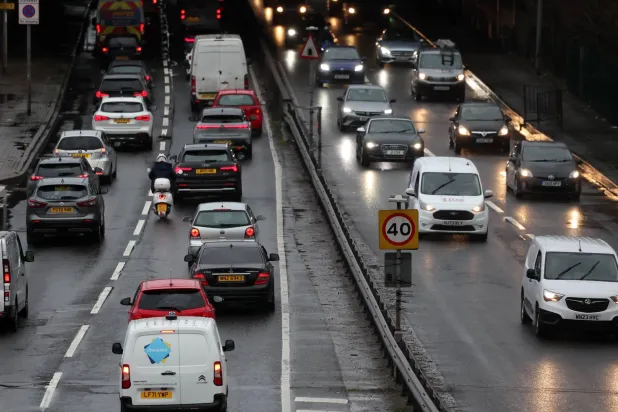 طرق لندن هي الأكثر ازدحاماً في أوروبا حيث يقضي السائقون في العاصمة ما معدله 101 ساعة في الجلوس في حركة المرور (إ.ب.أ)