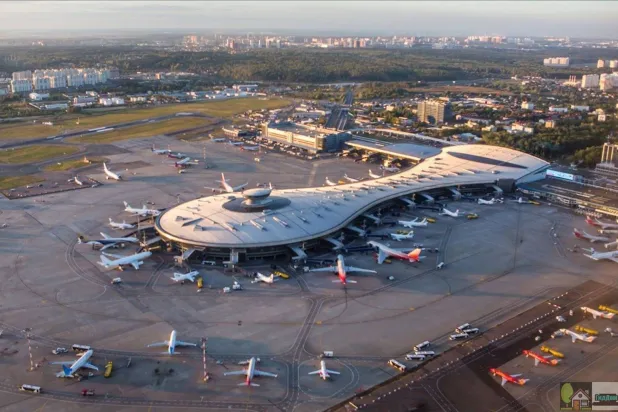 مطار «فنوكوفا» قرب موسكو حيث كان يجري تسليم حقائب الأموال المهربة عبر مطار دمشق لحساب عائلة الأسد (موقع المطار)