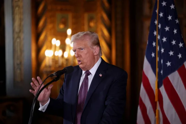 الرئيس الأميركي المنتخب دونالد ترمب خلال مؤتمر صحافي في مار إيه لاغو 7 يناير 2024... في بالم بيتش بولاية فلوريدا الأميركية (رويترز)