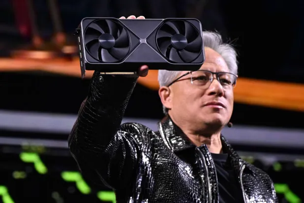 جانسين هوانغ الرئيسي التنفيذي لـ«إنفيديا» لدى الإعلان عن وحدات الرسومات الثورية الجديدة