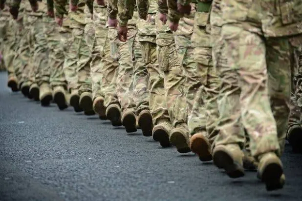 جنود بريطانيون عائدون من أفغانستان خلال احتفال في اسكوتلندا عام 2013 (غيتي)