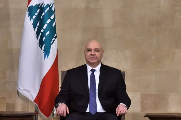 صورة للرئيس اللبناني المنتخب جوزيف عون في القصر الرئاسي في بعبدا (أ.ف.ب)