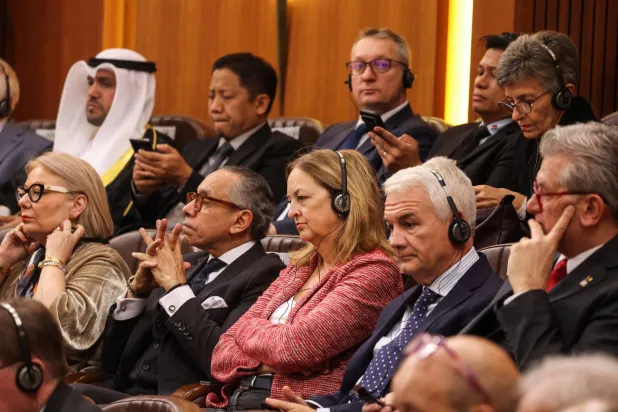 سفراء الدول والدبلوماسيون حاضرون في جلسة انتخاب الرئيس اللبناني (رويترز)